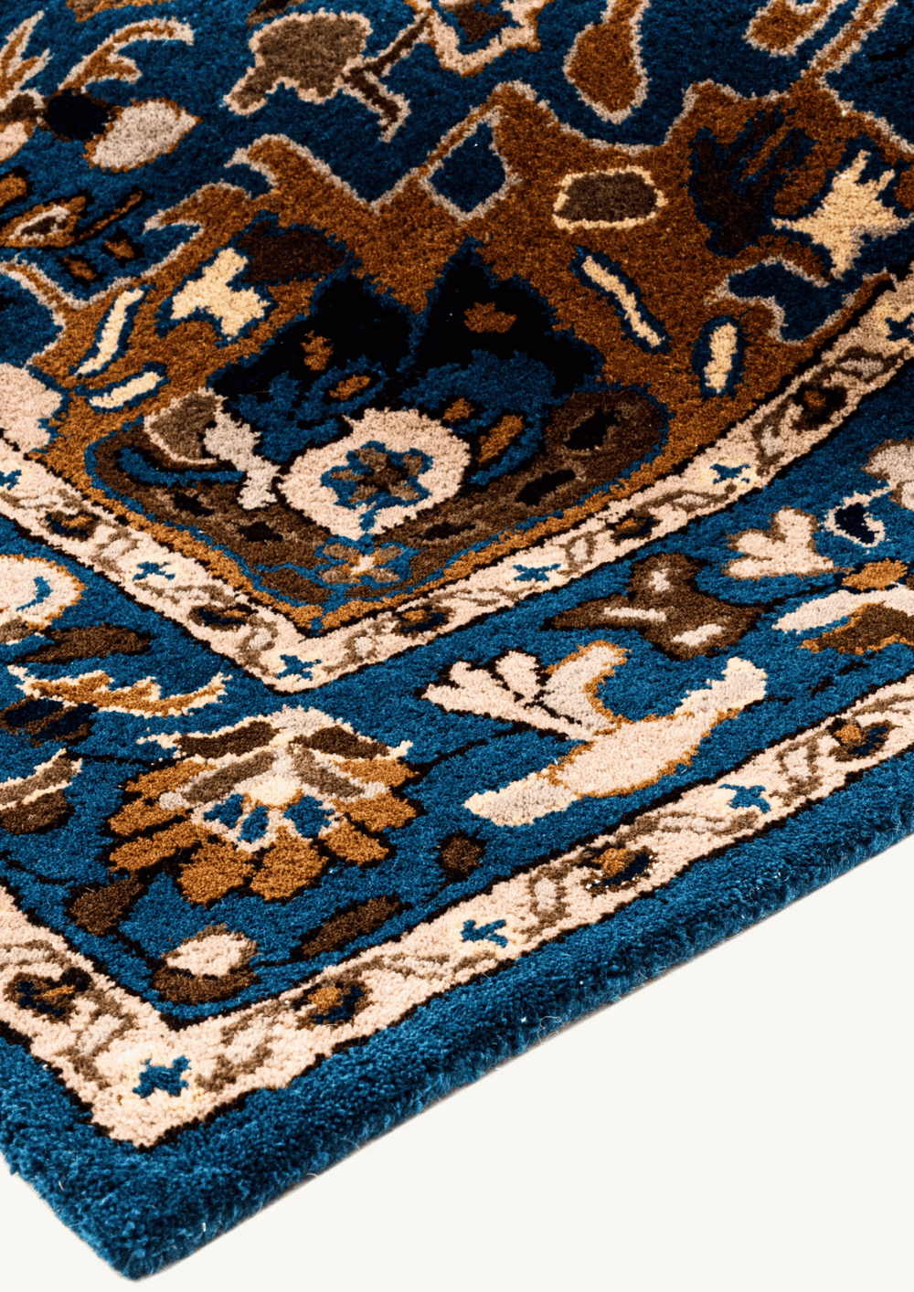 Hand-Tufted Wool Carpet Rae - Luxurious wool rug with intricate patterns and rich hues for elegant home interiors