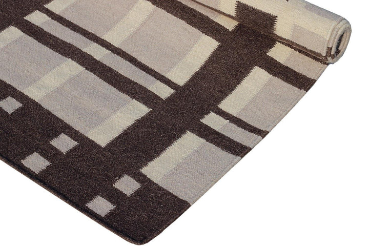 Handcrafted Wool Rug Gawe from the Geometric Dhurrie Collection.